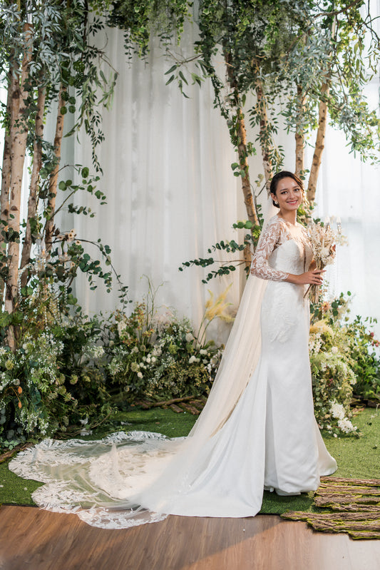 ANTHIEA | Royal Cathedral Scalloped Lace Veil