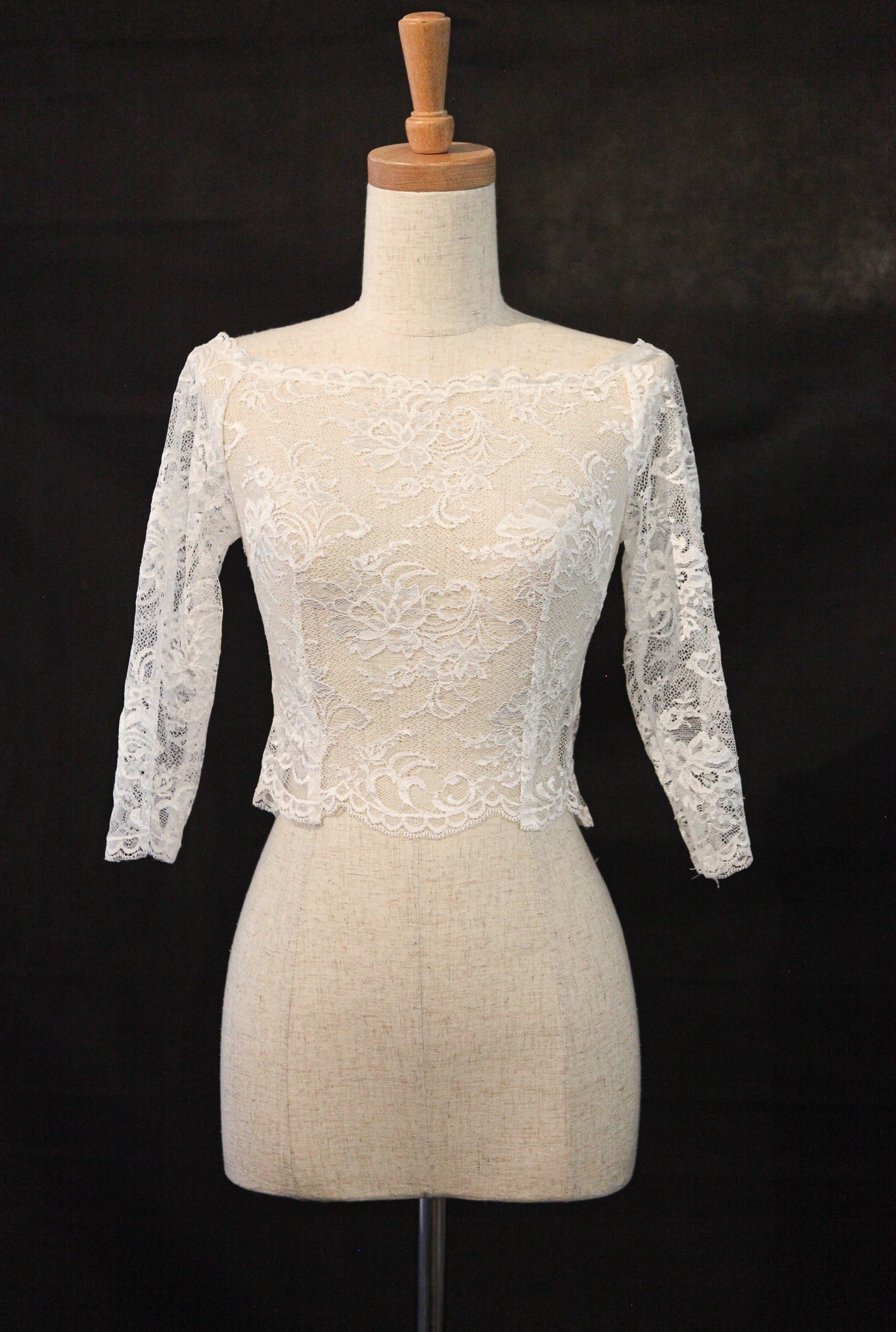 Off shoulders Floral Lace Quarter Sleeves | Boleros