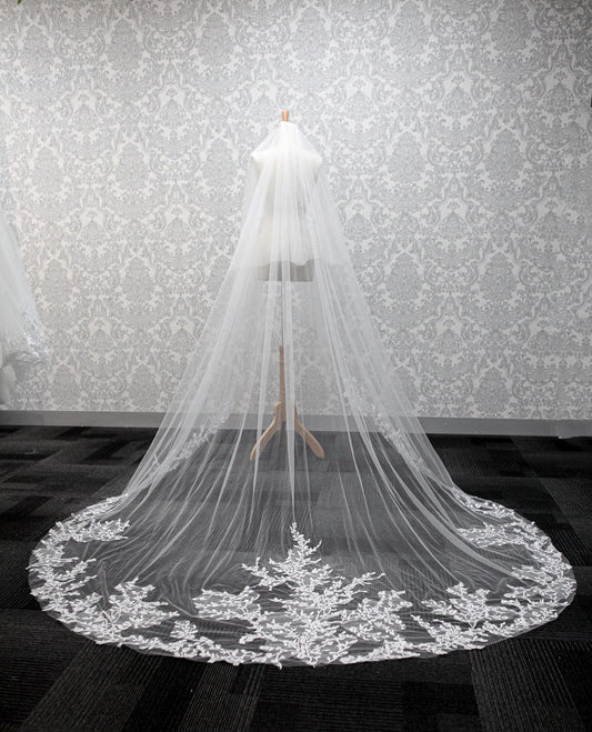 SELENE | Floral Cathedral Lace Veil
