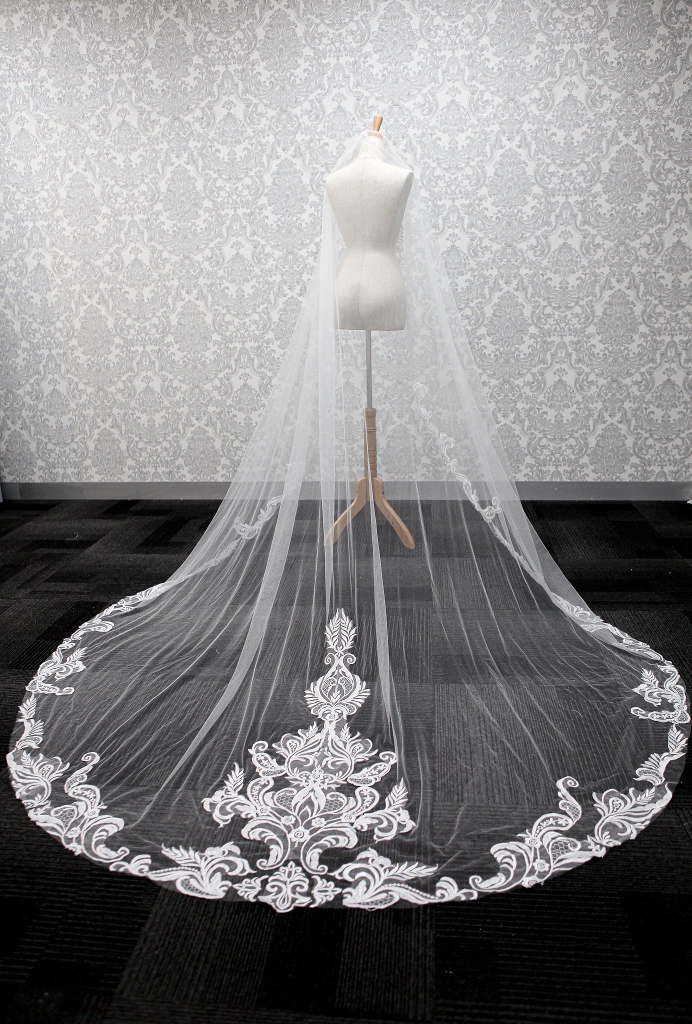 ARTEMIS | Royal Cathedral Lace Veil