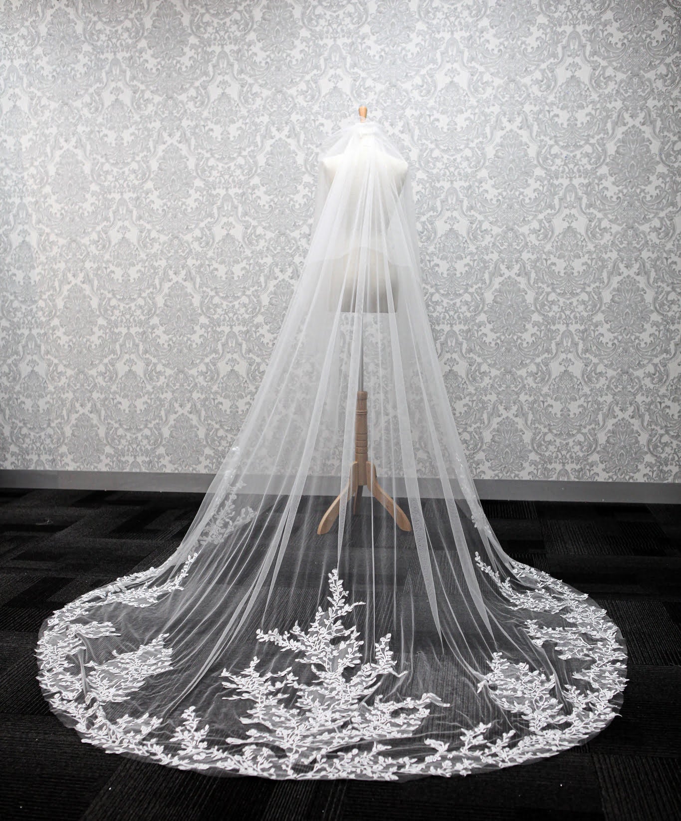 DORIS | Floral Cathedral Lace Veil