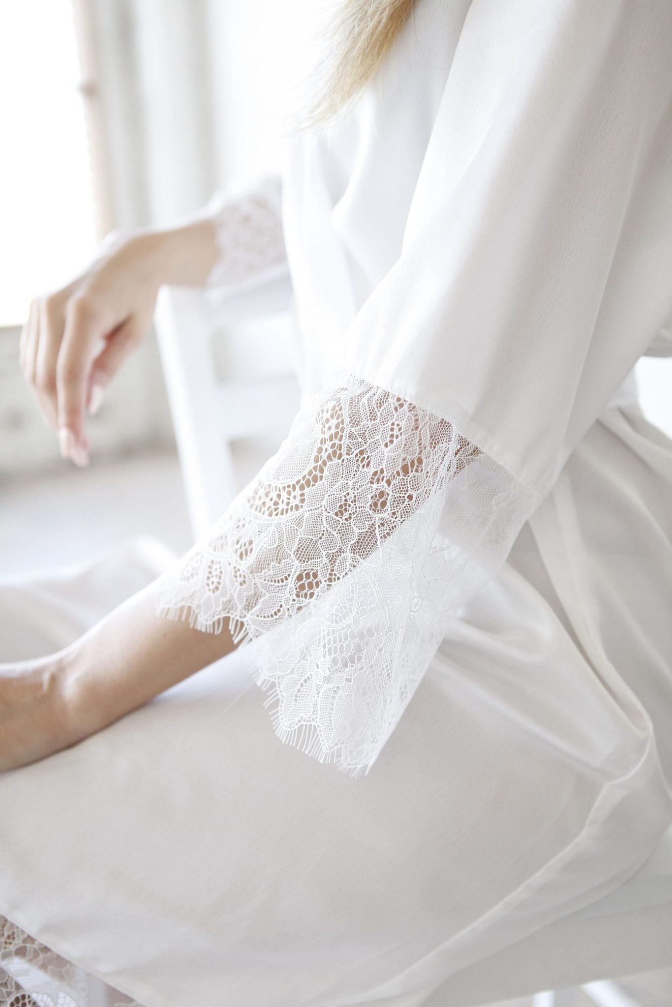 SILK ROBE FOR BRIDE WITH LACE - WHITE