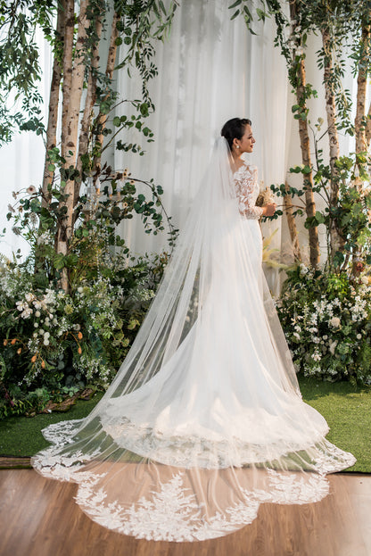 ANTHIEA | Royal Cathedral Scalloped Lace Veil