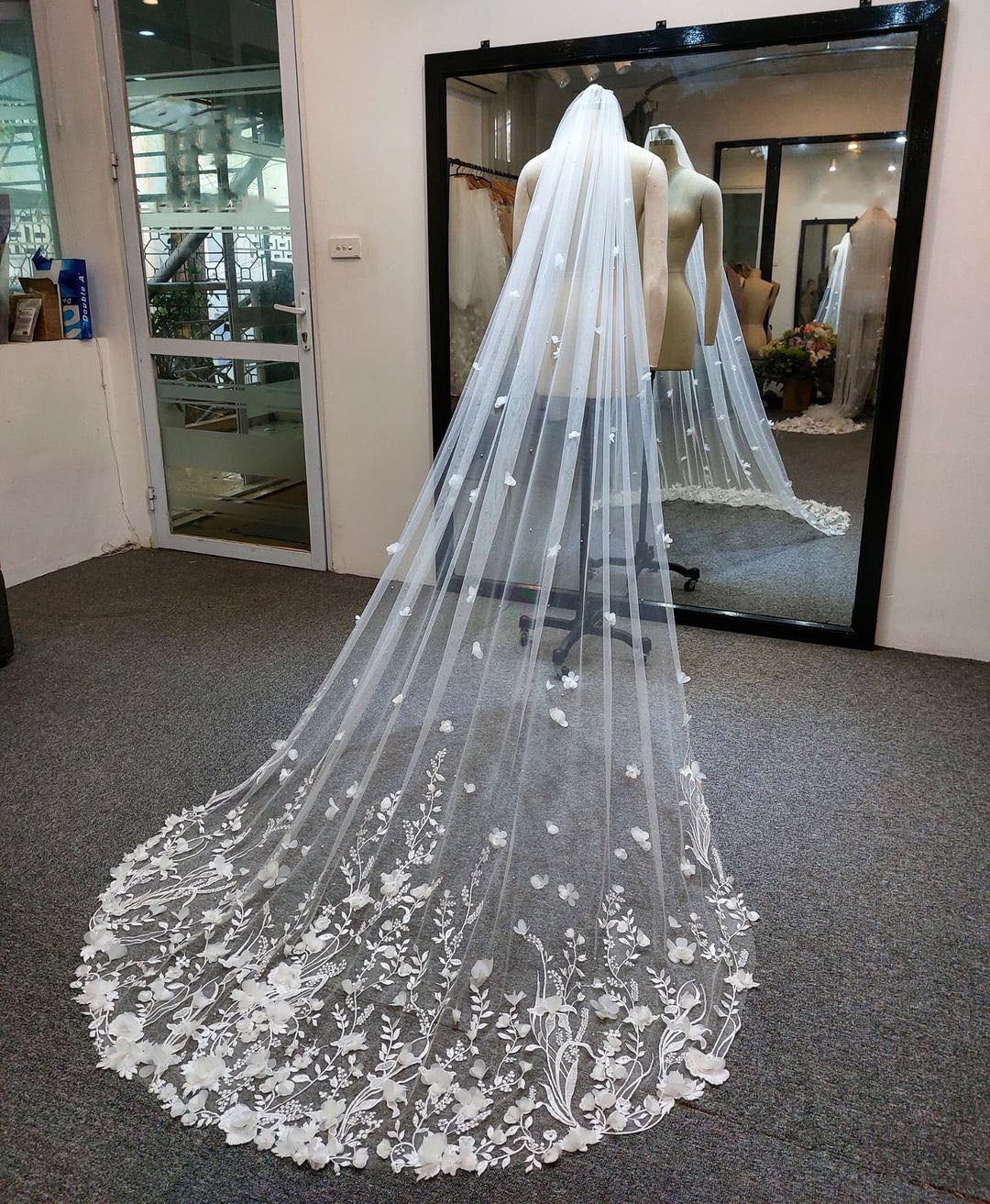 YARA | 3D Floral Lace Veil