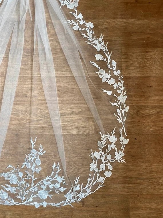 CHLOE | Floral Lace Veil