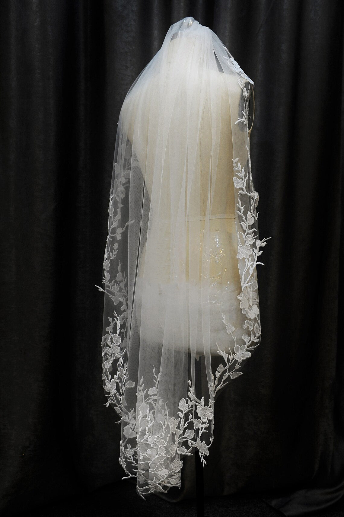 CHLOE | Floral Lace Veil