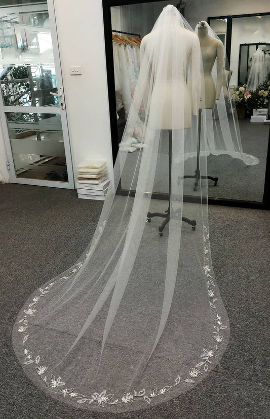 PHOEBE | Floral Beaded Veil