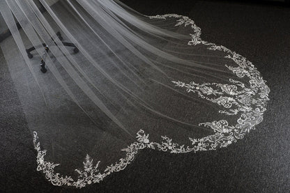 ATHENA | Royal Cathedral Scalloped Lace Veil