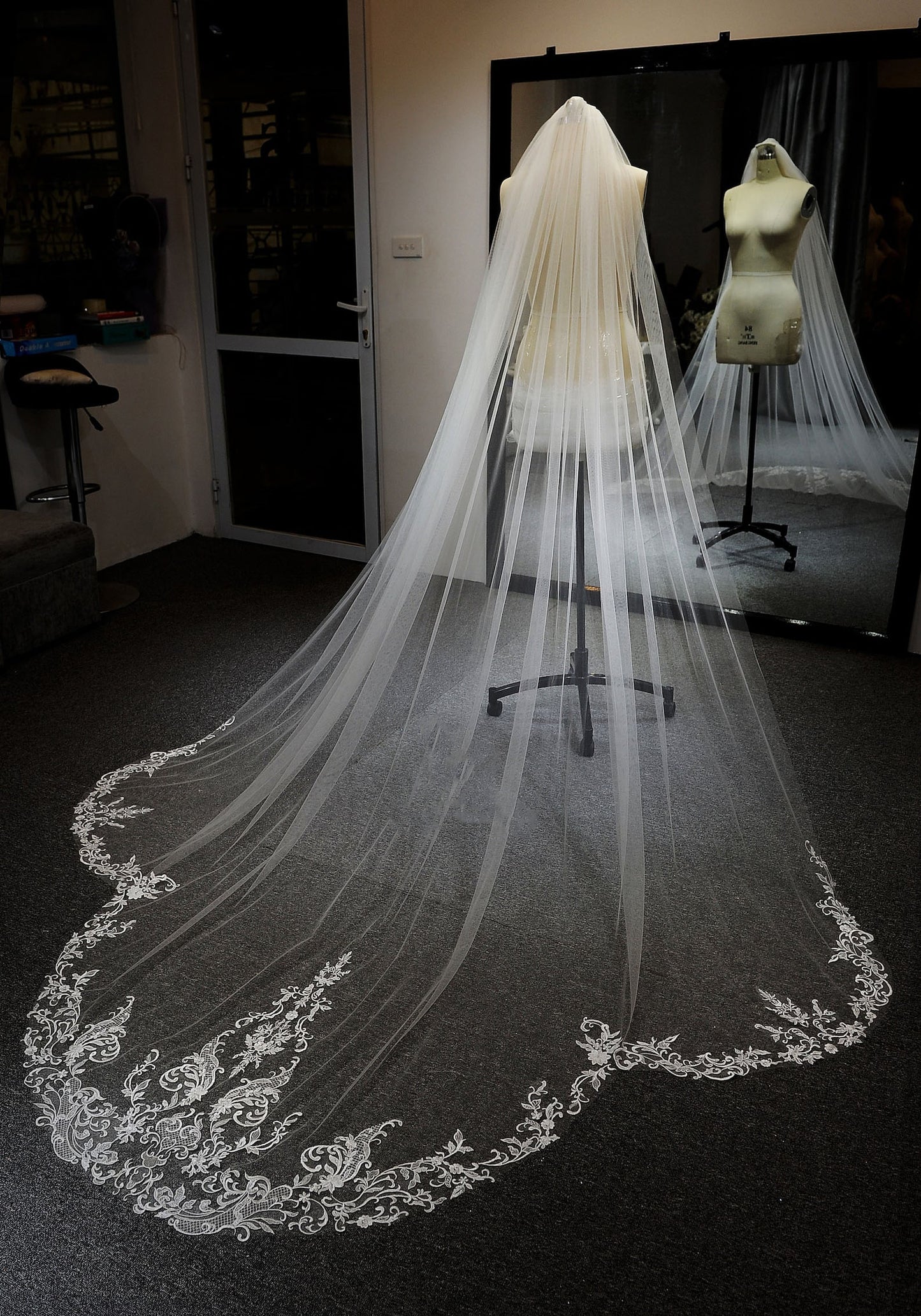 ATHENA | Royal Cathedral Scalloped Lace Veil