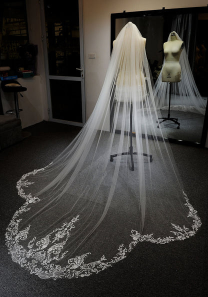 ATHENA | Royal Cathedral Scalloped Lace Veil
