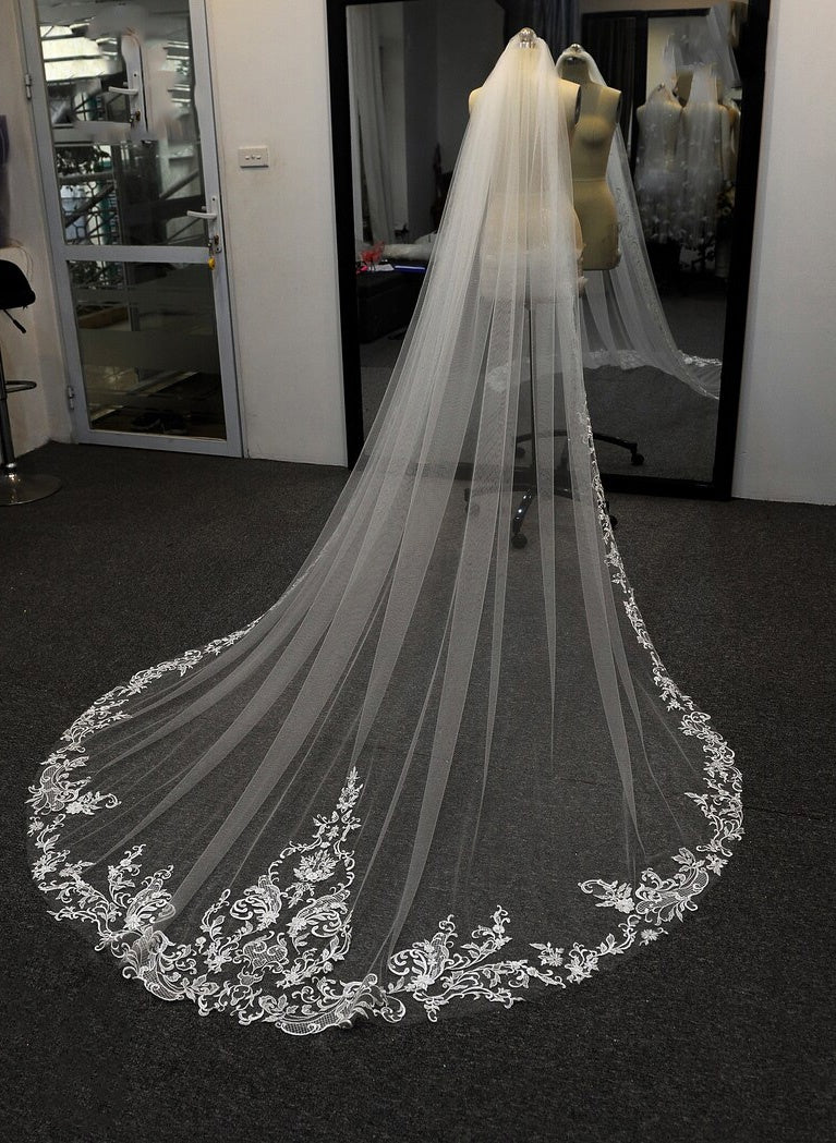 IRIS | Royal Cathedral Lace Veil