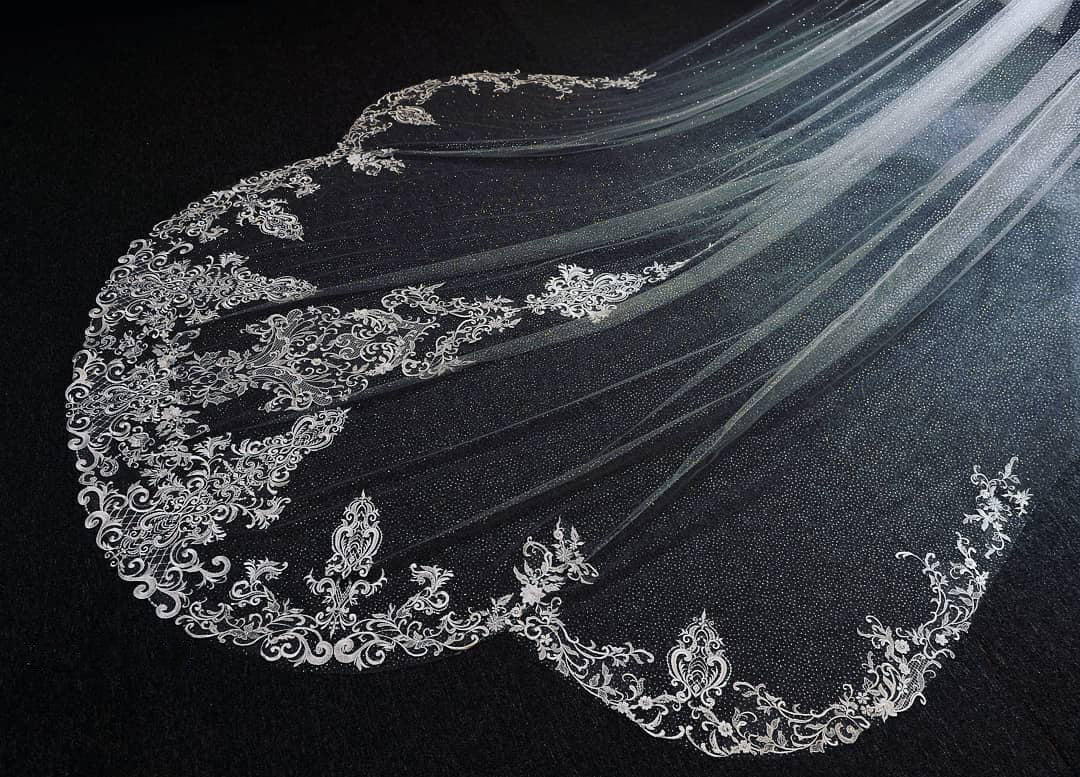 MAEVE | Royal Cathedral Sparkle Scalloped Lace Veil