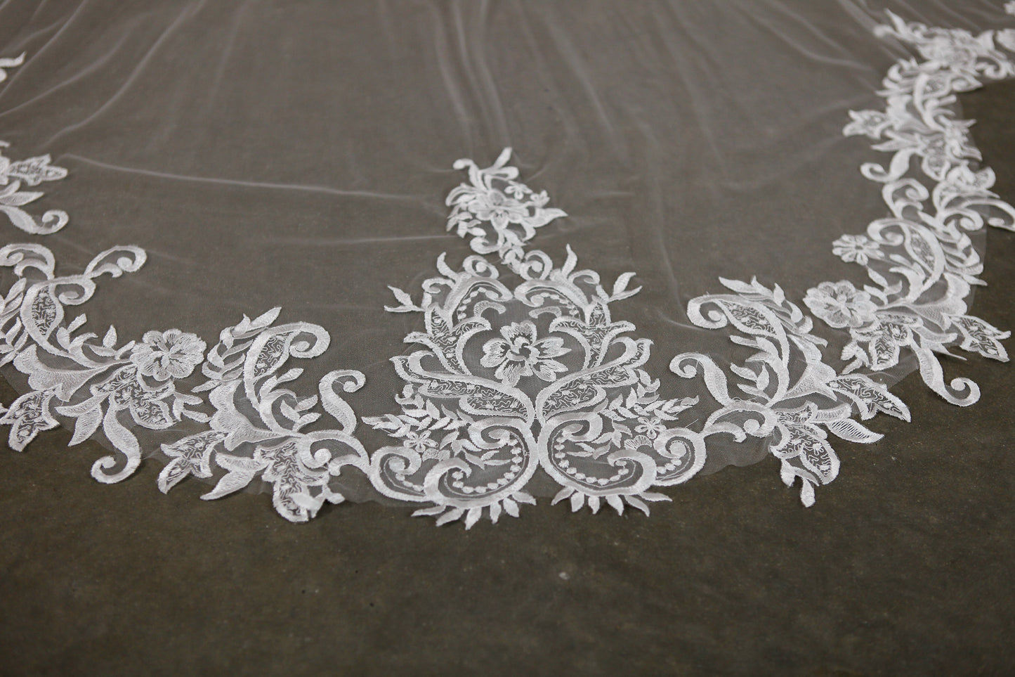 AURORA | Royal Cathedral Scalloped Lace Veil