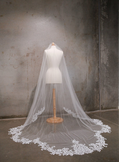AURORA | Royal Cathedral Scalloped Lace Veil
