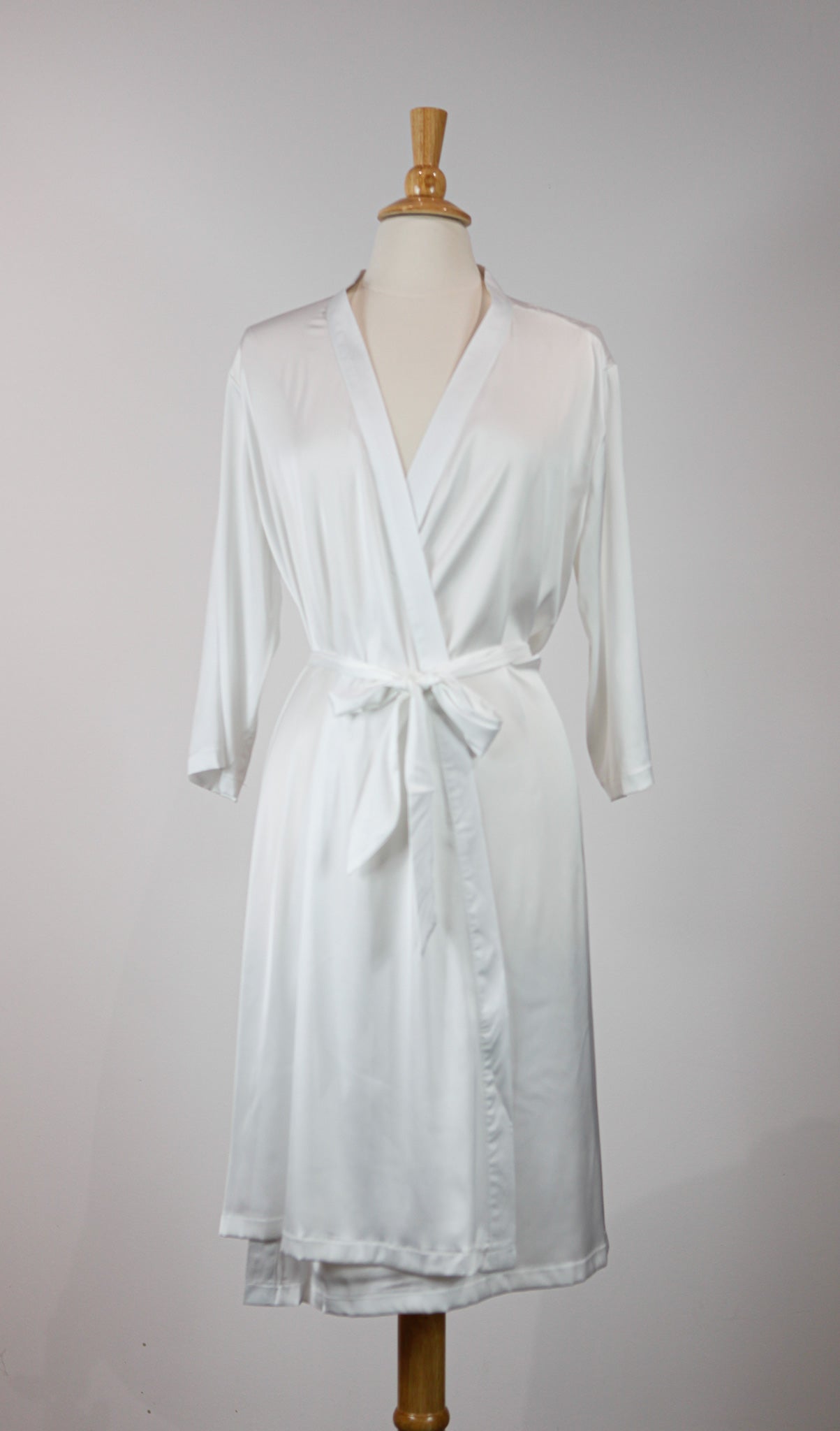WHITE PLAIN ROBE