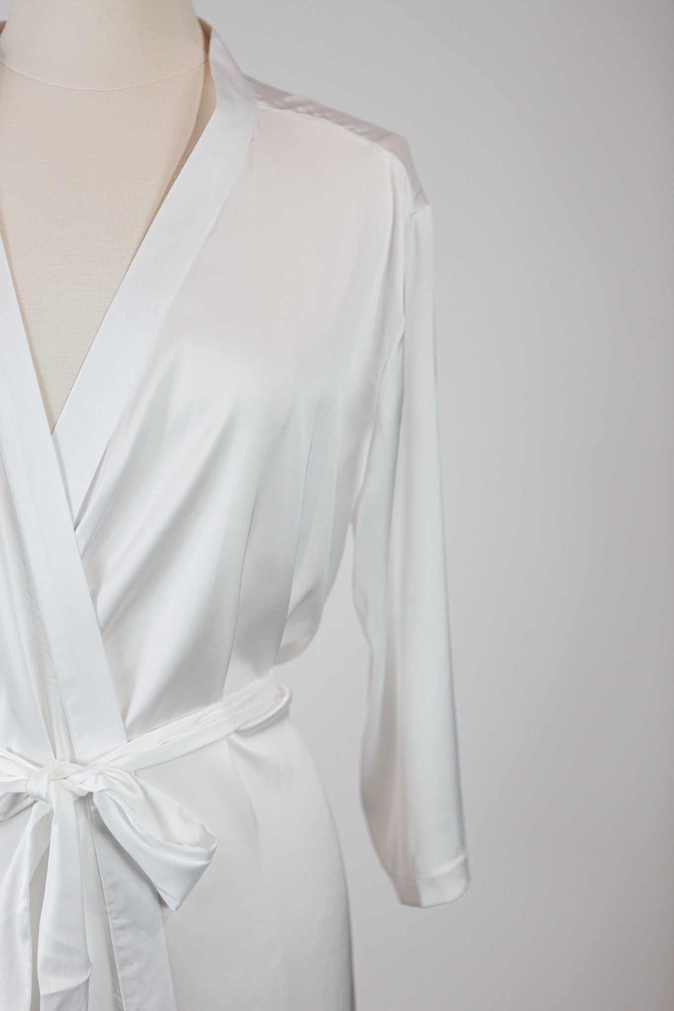 WHITE PLAIN ROBE