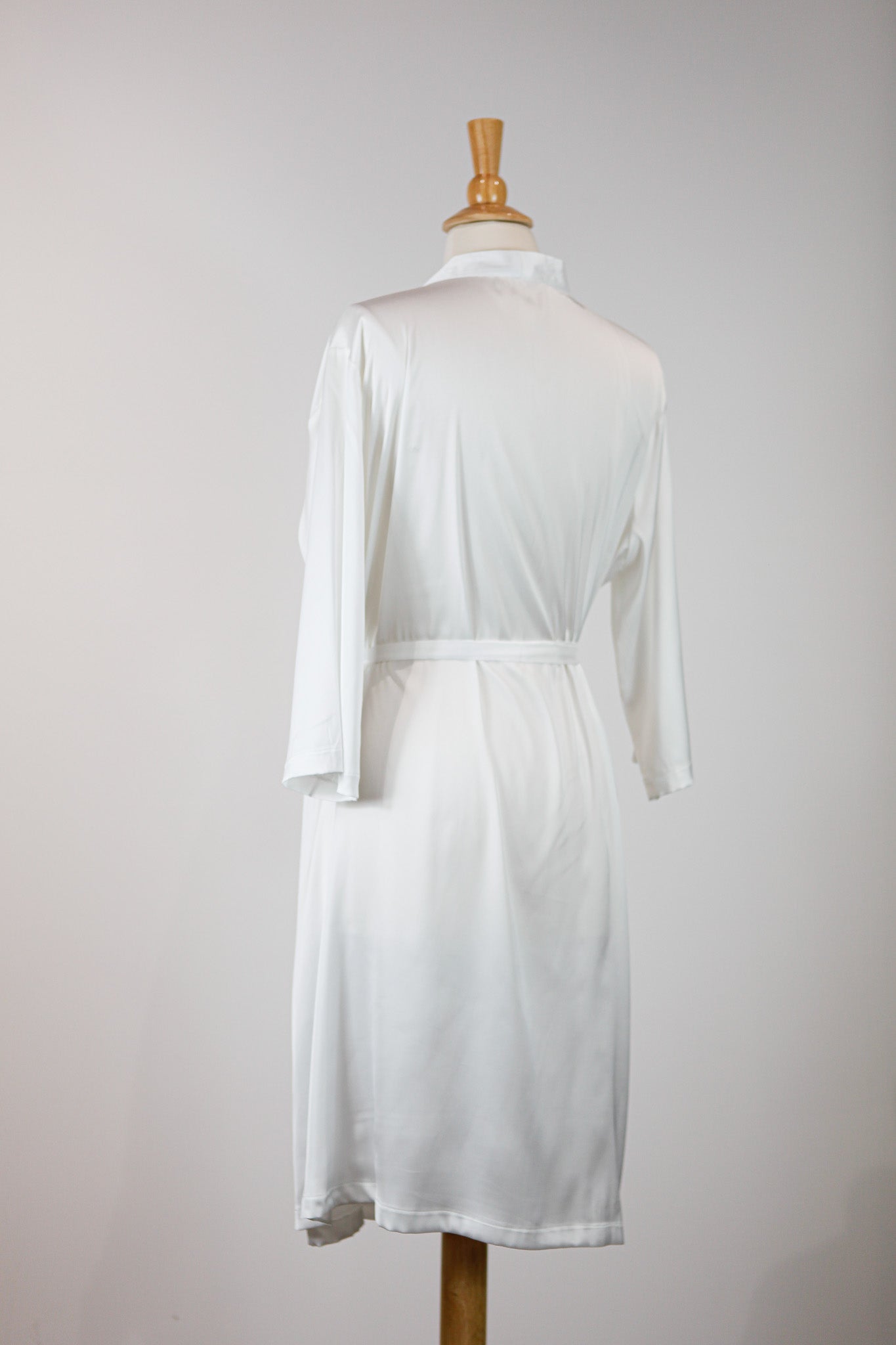 WHITE PLAIN ROBE