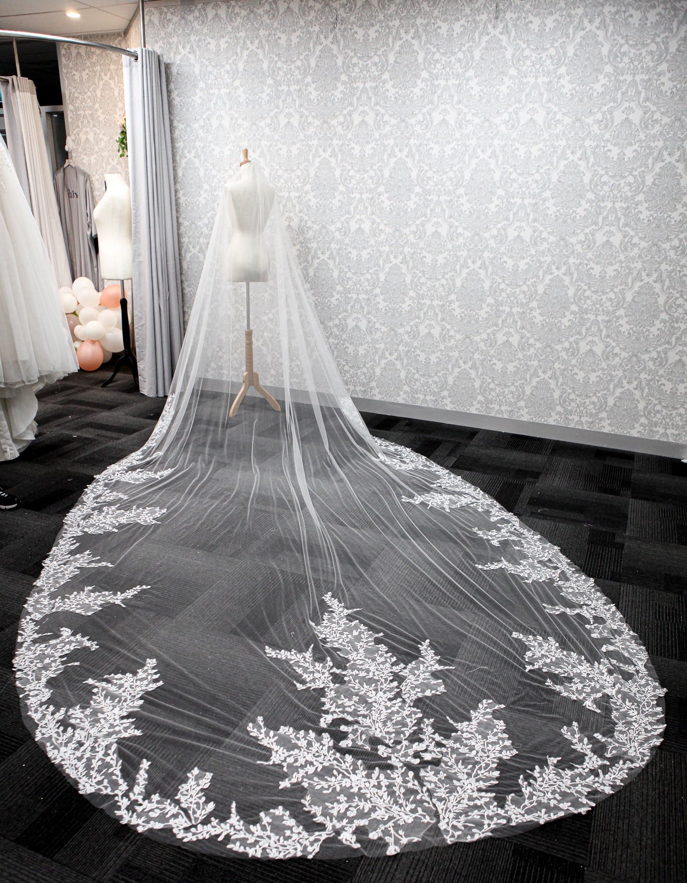 DALIA | Floral Cathedral Lace Veil