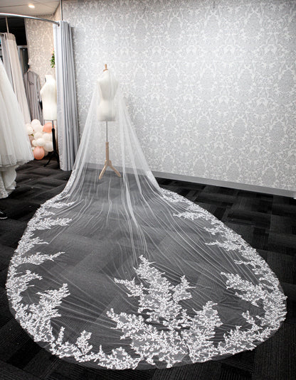 DALIA | Floral Cathedral Lace Veil