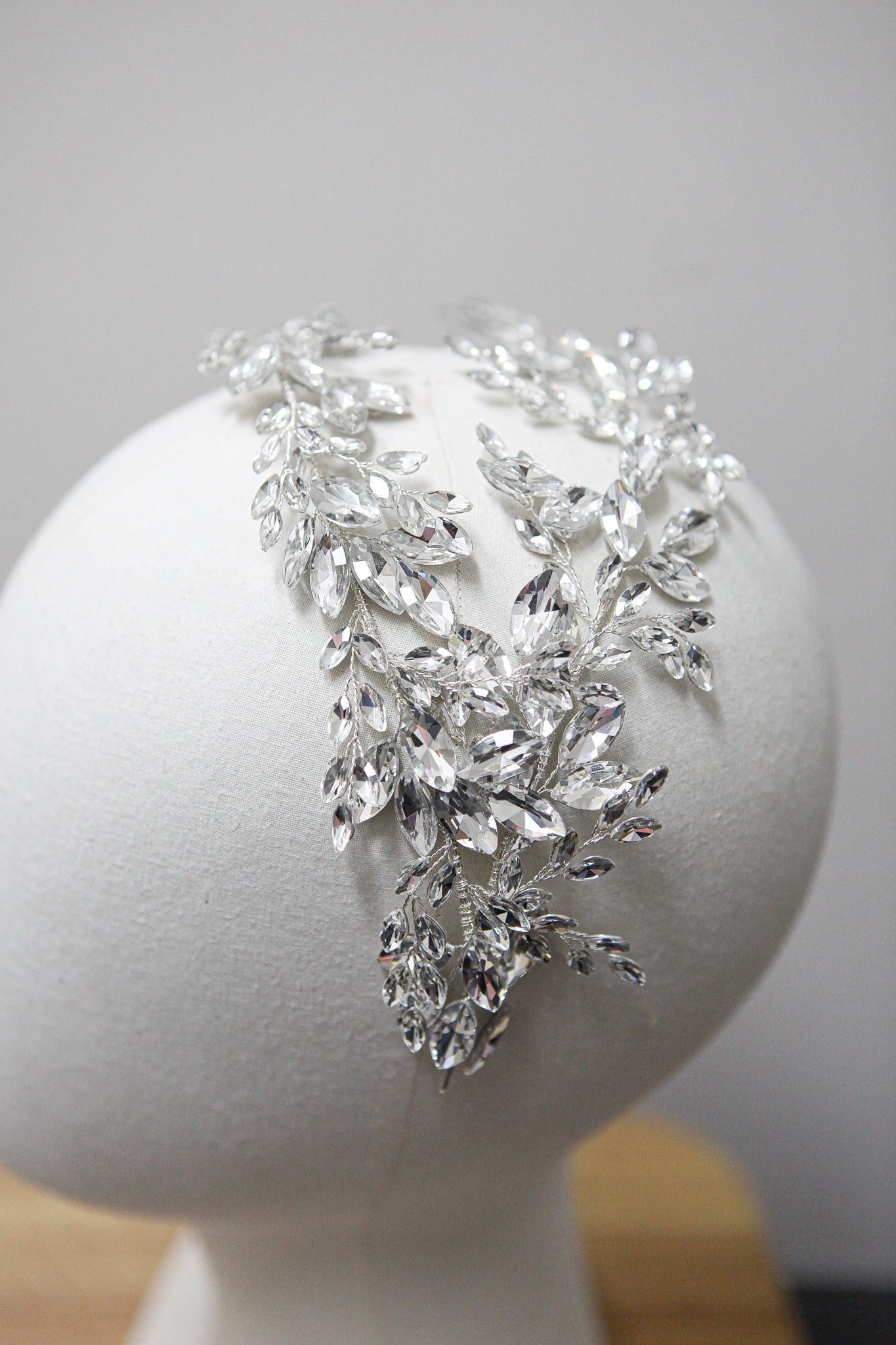 CLARA | Headpiece