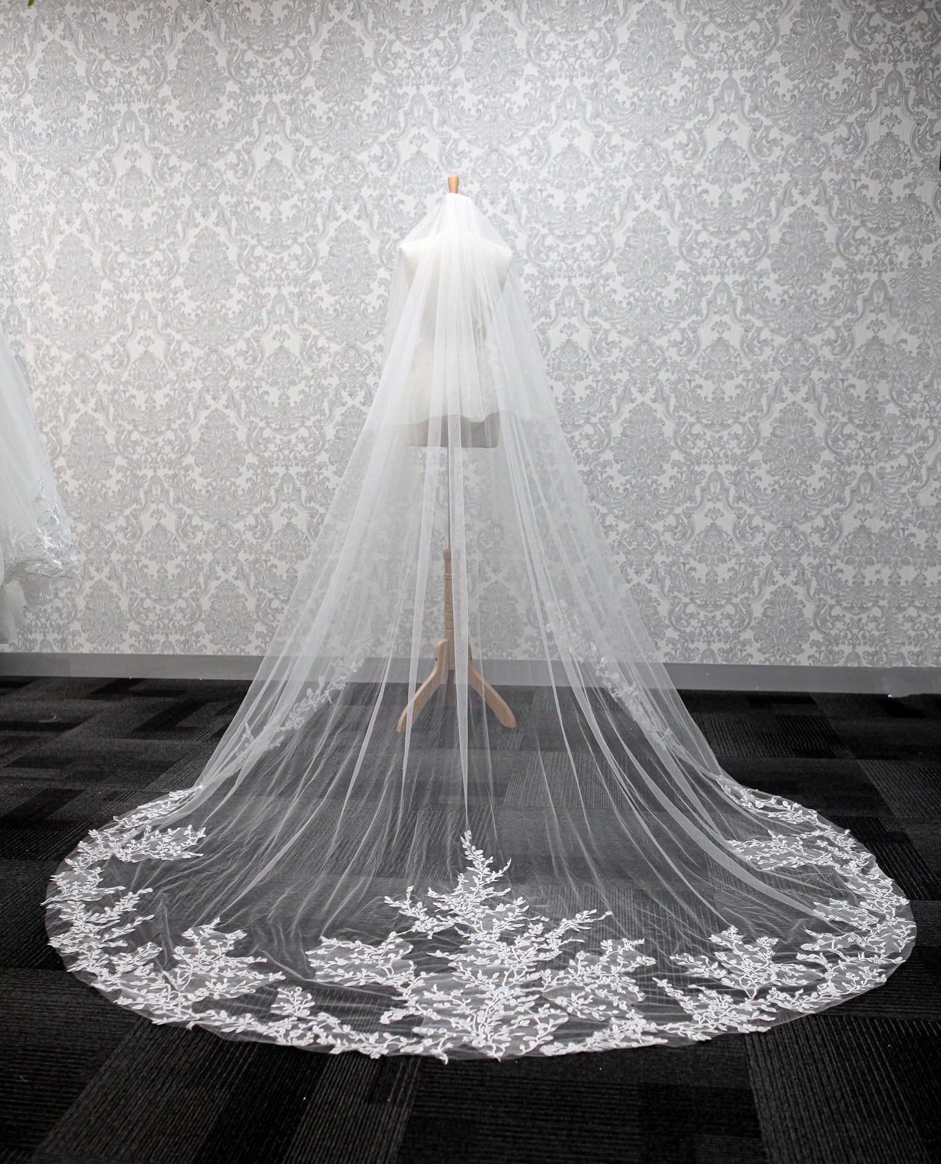 SELENE | Floral Cathedral Lace Veil